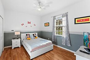 Lake View and Private Pool 4BR at Bella Vida