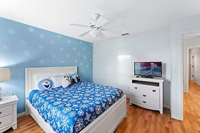 Lake View and Private Pool 4BR at Bella Vida