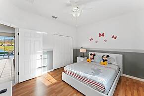 Lake View and Private Pool 4BR at Bella Vida