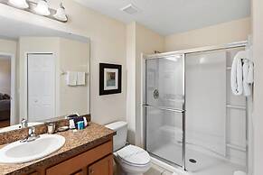 Lake View and Private Pool 4BR at Bella Vida