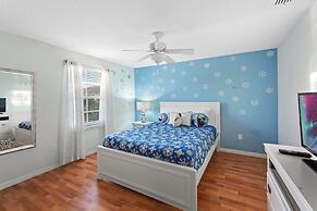 Lake View and Private Pool 4BR at Bella Vida