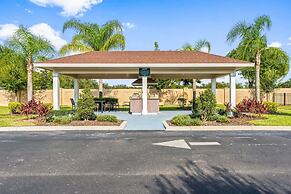 Modern Decor at West Lucaya 4 BR Wl8989