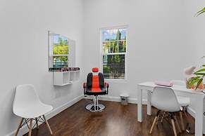 Modern Decor at West Lucaya 4 BR Wl8989