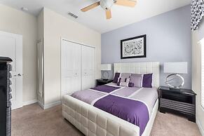 Private Pool and BBQ at Storey Lake 5BR