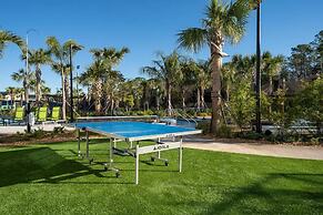 Private Pool and BBQ at Storey Lake 5BR