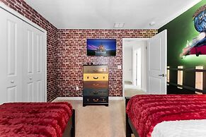 Private Pool and BBQ at Storey Lake 5BR