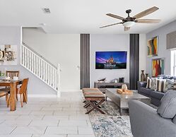 Private Pool and BBQ at Storey Lake 5BR