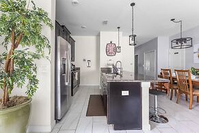 Private Pool and BBQ at Storey Lake 5BR