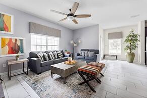 Private Pool and BBQ at Storey Lake 5BR