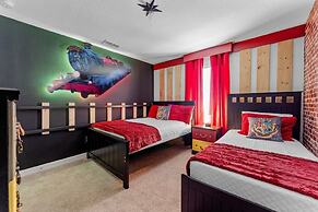 Private Pool and BBQ at Storey Lake 5BR