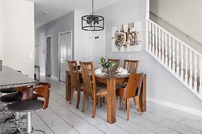 Private Pool and BBQ at Storey Lake 5BR