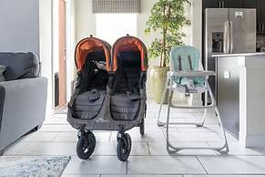 Private Pool and BBQ at Storey Lake 5BR