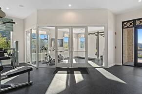 Private Pool and BBQ at Storey Lake 5BR