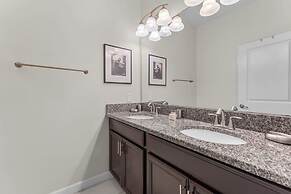 Private Pool and BBQ at Storey Lake 5BR