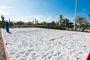 Private Pool and BBQ at Storey Lake 5BR