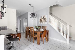 Private Pool and BBQ at Storey Lake 5BR