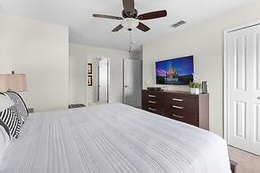 Private Pool and BBQ at Storey Lake 5BR