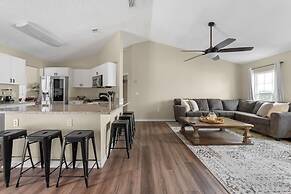 New Listing Pool and Game Room 4BR