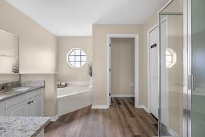 New Listing Pool and Game Room 4BR