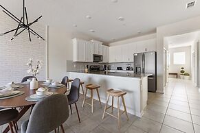 3BR up to 8 People at Champions Gate