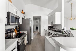 Stair-free 4BR Home for 8 - Tv210