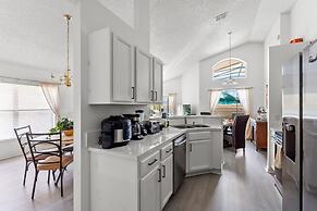 Stair-free 4BR Home for 8 - Tv210