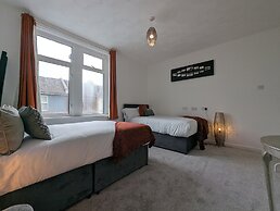 Central 3BR Home with Hot Tub Sleeps 10