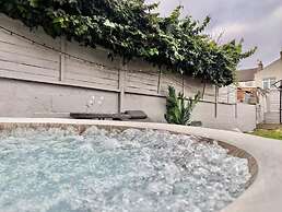 Central 3BR Home with Hot Tub Sleeps 10