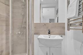 Central Snug With Patio By My Getaways