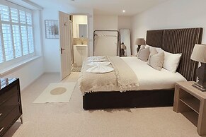 Central Snug With Patio By My Getaways