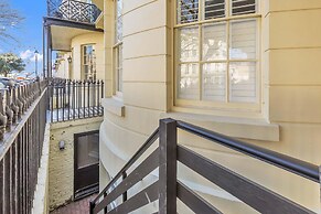 Central Snug With Patio By My Getaways