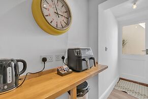 Central Snug With Patio By My Getaways