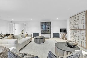 Central Snug With Patio By My Getaways