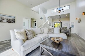 Beachfront 2BR w/ Deck, Views & Direct Sand Access Strand Way A
