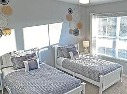 Seven Dwarfs Resort -Close to Disney