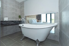 Bamboo Riverside Boutique Hotel