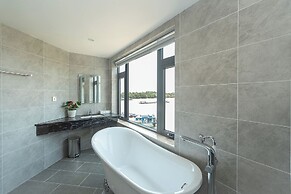 Bamboo Riverside Boutique Hotel