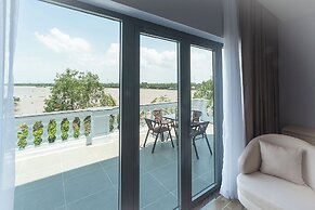 Bamboo Riverside Boutique Hotel