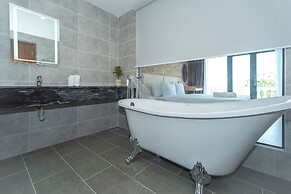 Bamboo Riverside Boutique Hotel