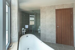 Bamboo Riverside Boutique Hotel