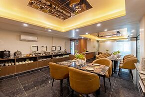 Saltstayz Premier - Paschim Vihar