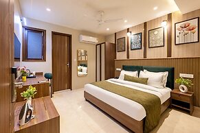 Saltstayz Premier - Paschim Vihar