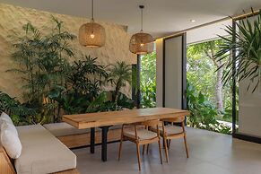 The Luminous Villa Uluwatu