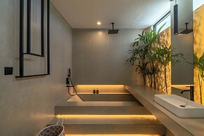 The Luminous Villa Uluwatu