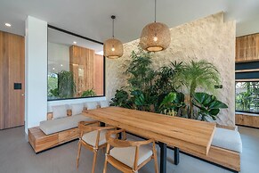 The Luminous Villa Uluwatu