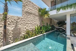 The Luminous Villa Uluwatu