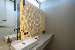 The Luminous Villa Uluwatu