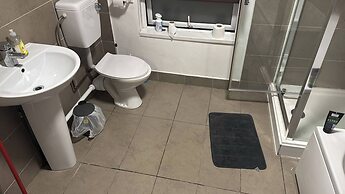 Room-charming Leicester Guest Room With