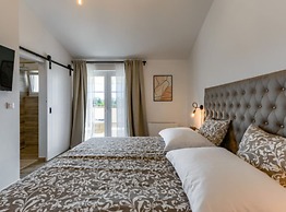 Rustic Villa Perosa With Heated Pool