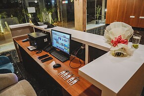 Merry Inn Luxe Suites Near KIAL